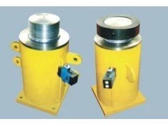 Velký jeřábový hydraulický válec